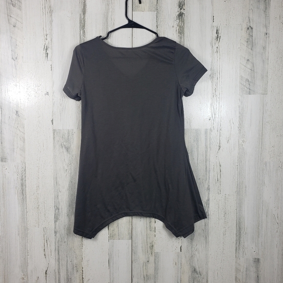 3/$15 unbranded gray short sleeve asymmetrical tshirt women's size medium - Picture 4 of 8